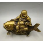 Figurine Bouddha rieur, design carpe Koi coloré