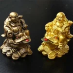 Statue artistique de Bouddha rieur sur un crapaud symbole de prospérité