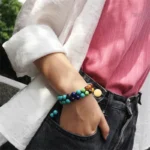 Bracelet coloré représentant les chakras et leur énergie