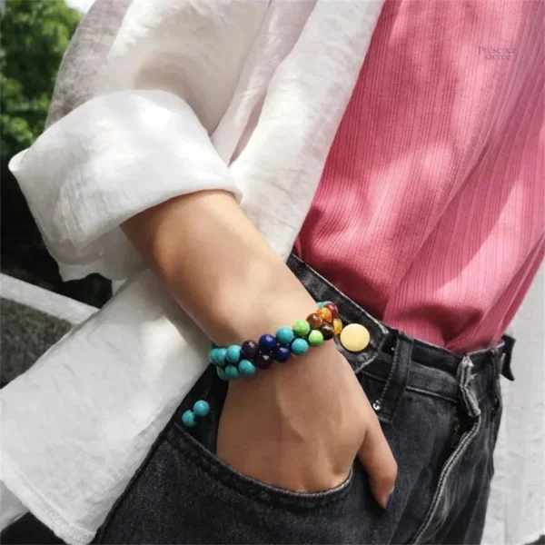 Bracelet coloré représentant les chakras et leur énergie