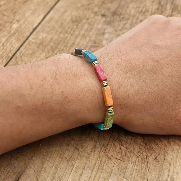 Bracelet en pierres pour l'équilibre des chakras féminins