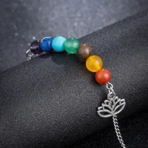 Bijou en argent avec pierres des 7 chakras