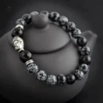 Bracelet en agate avec symbole de sagesse bouddhiste