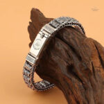 Bracelet argenté, accessoire de méditation bouddhiste