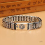 Bracelet argent avec gravure de mantra bouddhiste