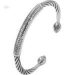 Bijou traditionnel bouddhiste en argent massif