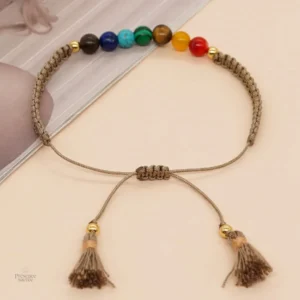 Accessoire spirituel avec 7 pierres chakra colorées