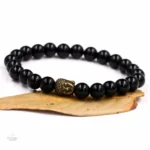 Bracelet en perles avec tête de Bouddha et signe Om