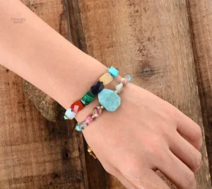 Bracelet 7 chakras avec perles naturelles et design bohème