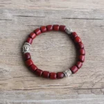 Bracelet en bois naturel inspiré par la philosophie Bouddhiste