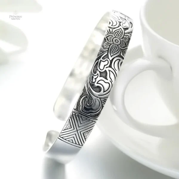 Bracelet Bouddhiste en argent, symbole de sérénité