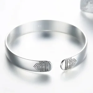 Accessoire spirituel en argent avec Fleur de Lotus