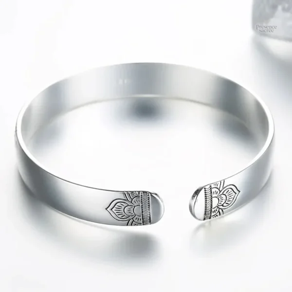 Accessoire spirituel en argent avec Fleur de Lotus