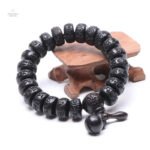 Bracelet en bois avec perles gravées