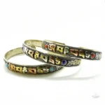 Bracelet Manchette Mantra Tibétain en métal aux motifs traditionnels