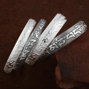 Bracelet Tibétain en argent avec inscriptions mantras