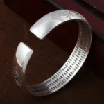Bracelet en argent, motifs tibétains authentiques