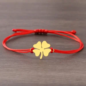 Bijou porte-bonheur rouge pour une touche de chance
