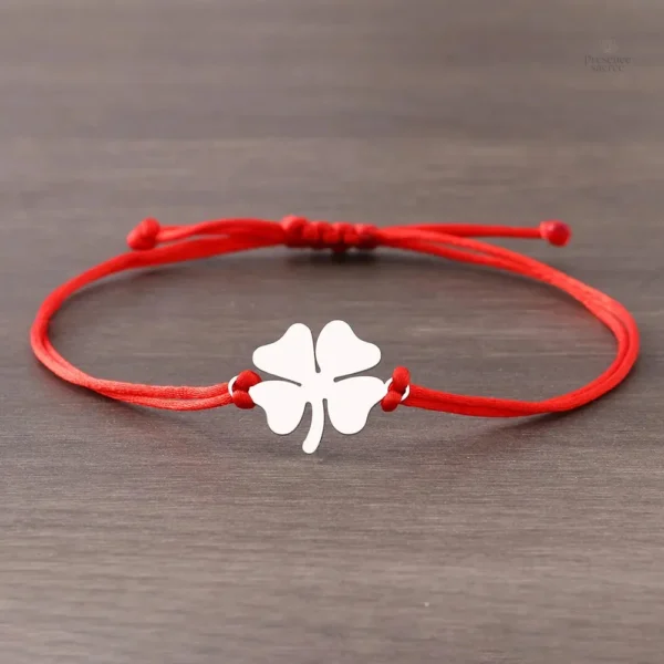 Bracelet rouge en tissu pour attirer la chance