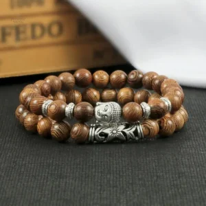 Tête de Bouddha sur bracelet moderne en pierres naturelles