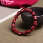 Bracelet en perles de cinabre, accessoire spirituel