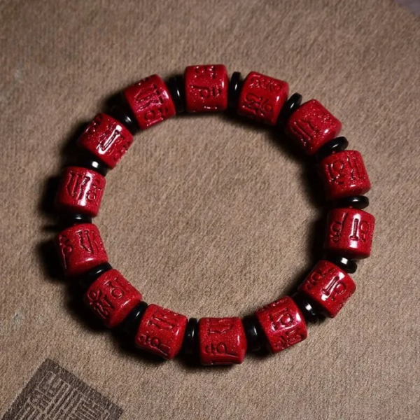 Bijou tibétain en cinabre, design élégant et unique