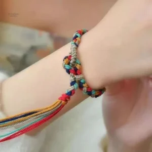 Bracelet tressé pour femme inspiré des traditions tibétaines