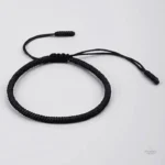 Bracelet noir en perles tibétaines, style minimaliste