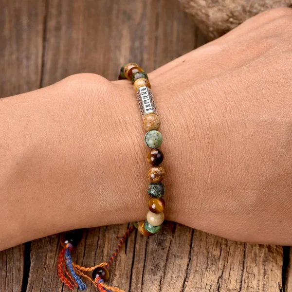 Accessoire spirituel tibétain, bracelet avec symbole Om