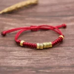 Bracelet Tibetain Rouge avec motifs porte-bonheur