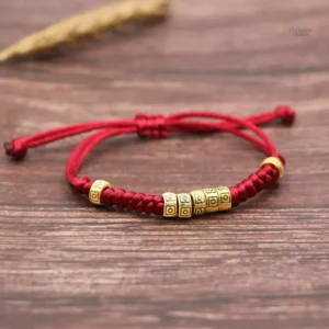 Bracelet Tibetain Rouge avec motifs porte-bonheur