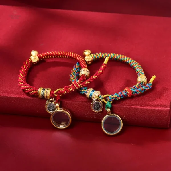Bracelet tressé inspiré de la tradition tibétaine