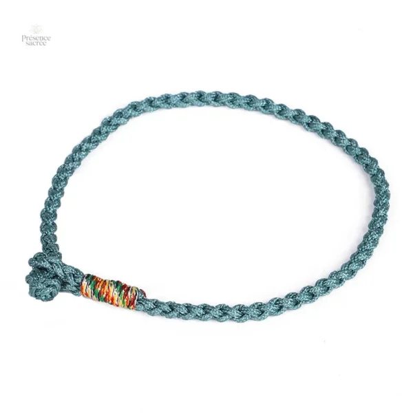 Bracelet avec détails de tressage et nœud tibétain