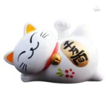 Chat japonais porte-bonheur fonctionnant à l’énergie solaire