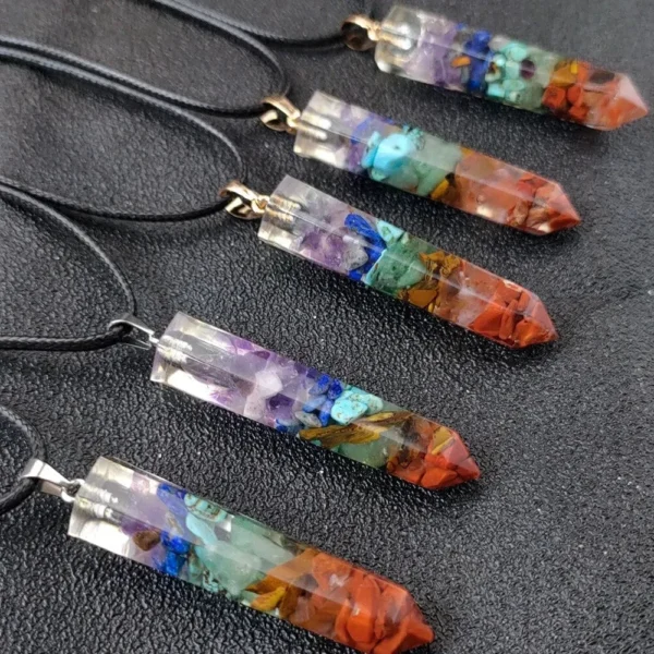 Collier coloré représentant l'équilibre énergétique des chakras
