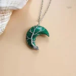 Pendentif demi-lunaire représentant l'Arbre de Vie