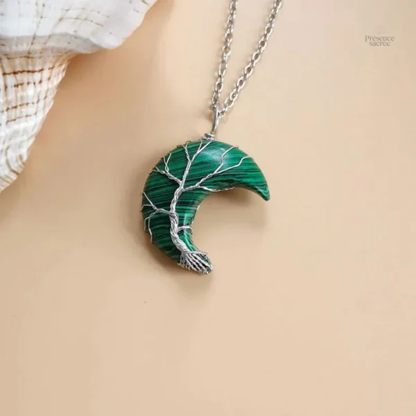 Pendentif demi-lunaire représentant l'Arbre de Vie