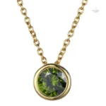 Bijoux avec gemmes mensuelles en design moderne