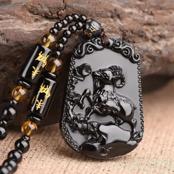 Collier en obsidienne représentant Avalokiteśvara
