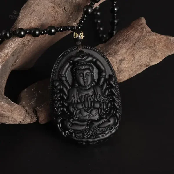 Bijou bouddhiste : collier Avalokiteśvara en obsidienne