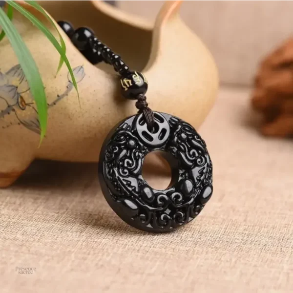 Bijou sacré : collier Avalokiteśvara en obsidienne
