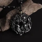 Collier en obsidienne inspiré du Bouddha