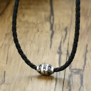 Breloque de mantra sur collier spiritualité bouddhiste
