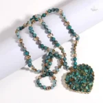 Collier en pierre naturelle avec pendentif cœur vert