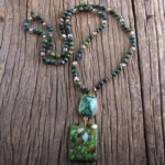 Collier Pierre Verte Rectangulaire Bouddhiste