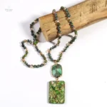 Collier en cristal vert, design rectangulaire élégant