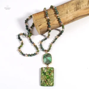 Collier en cristal vert, design rectangulaire élégant
