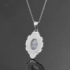 Accessoire en pierre de Lune, charme et beauté