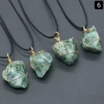 Accessoire méditatif en pierres cristales dorées