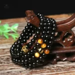 Collier en onyx, design minimaliste et apaisant